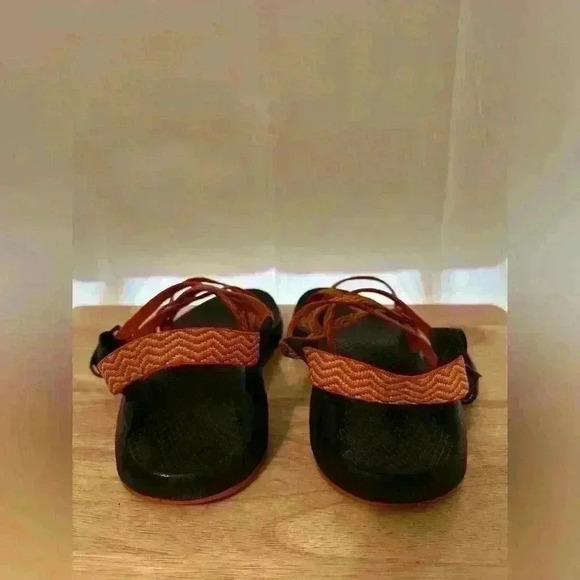 Chaco Women’s Sz 7 Z/2 Classic Outdoor Hiking Sandals - Orange‎ Chevron Print - Picture 3 of 9